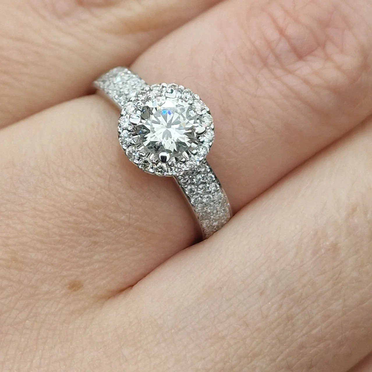 Кольцо Deimantas 106744395 17р 3,72гр 1,00ct. купить,NaN