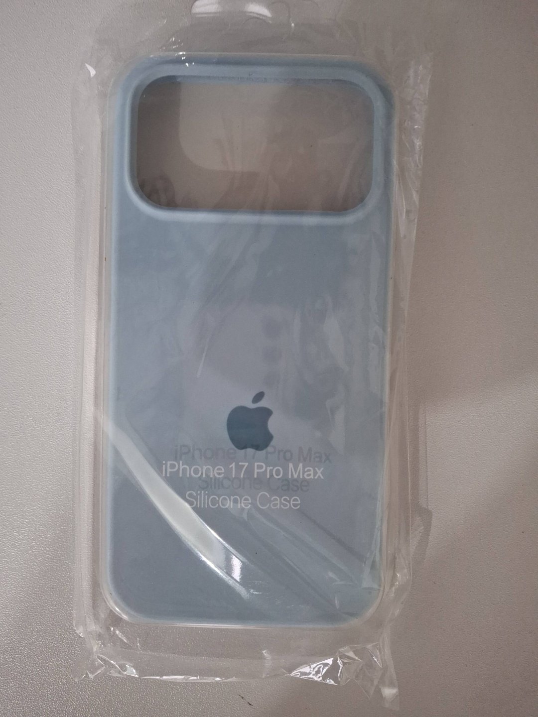 Чехол для Apple iPhone 17 Pro Max голубой купить,970