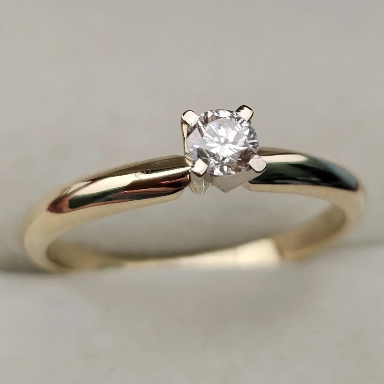 Кольцо Deimantas 107422432 17р 2,26гр 0,21ct. купить,NaN