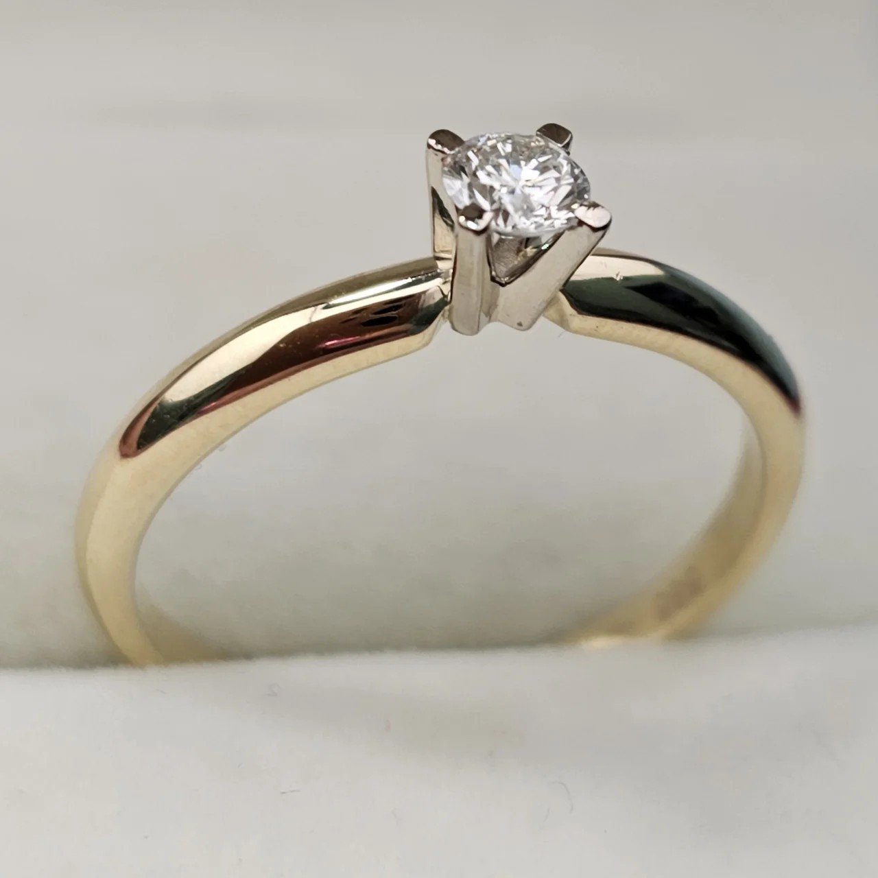 Кольцо Deimantas 107422432 17р 2,26гр 0,21ct. купить,NaN