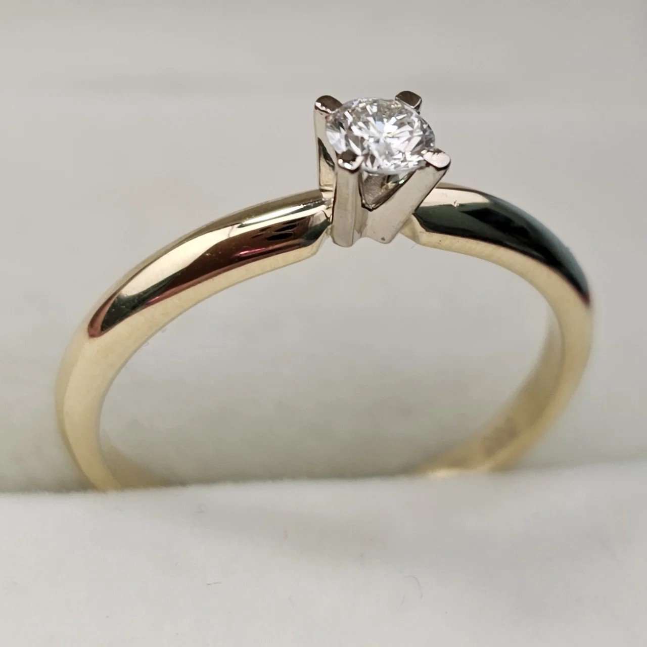 Кольцо Deimantas 107422432 17р 2,26гр 0,21ct. купить,NaN