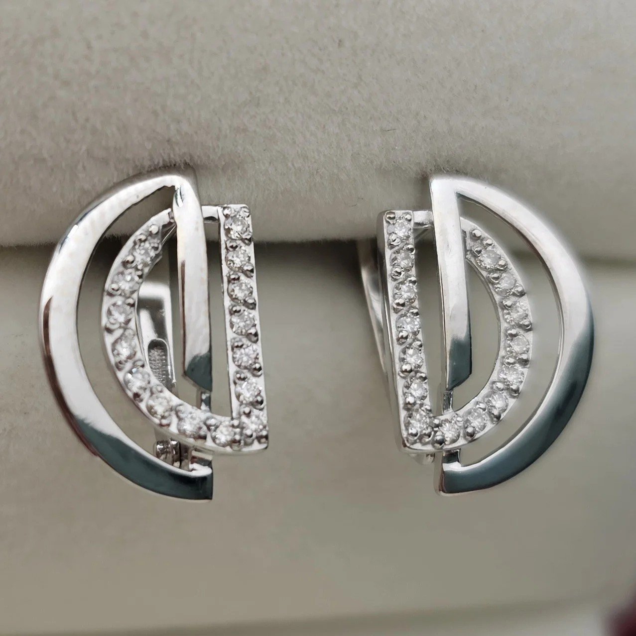 Серьги Deimantas 107573345 2,07гр 0,263ct. купить,NaN