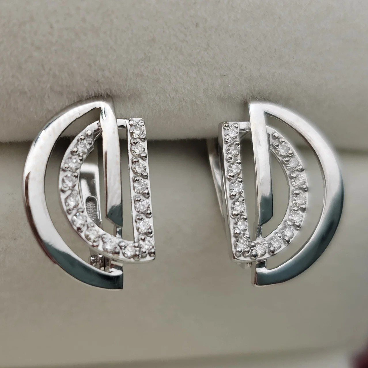 Серьги Deimantas 107573345 2,07гр 0,263ct. купить,NaN