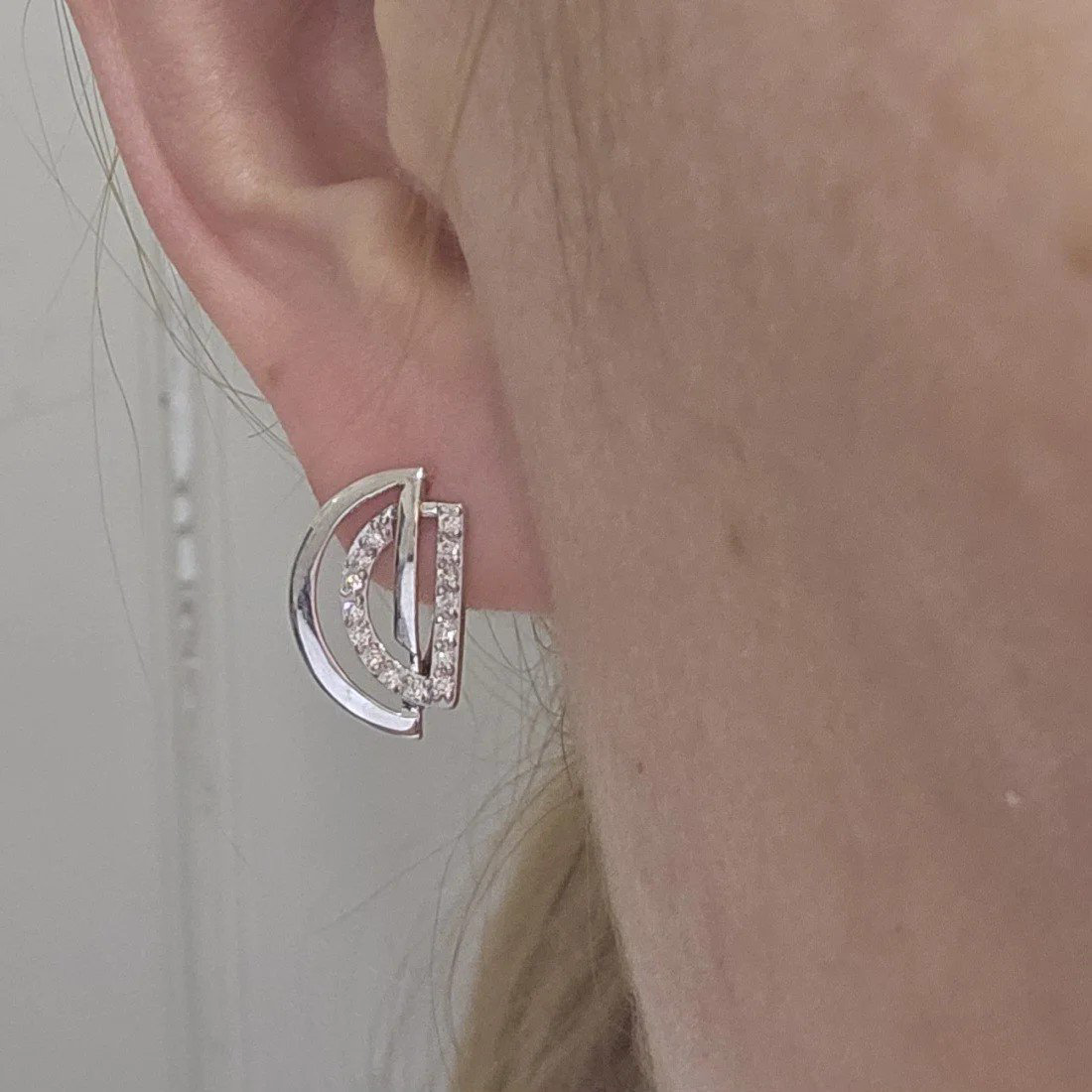 Серьги Deimantas 107573345 2,07гр 0,263ct. купить,NaN