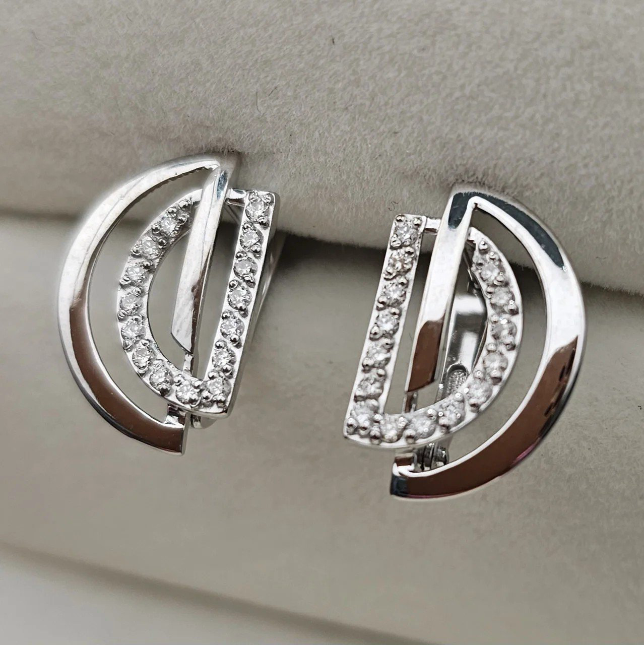 Серьги Deimantas 107573345 2,07гр 0,263ct. купить,NaN
