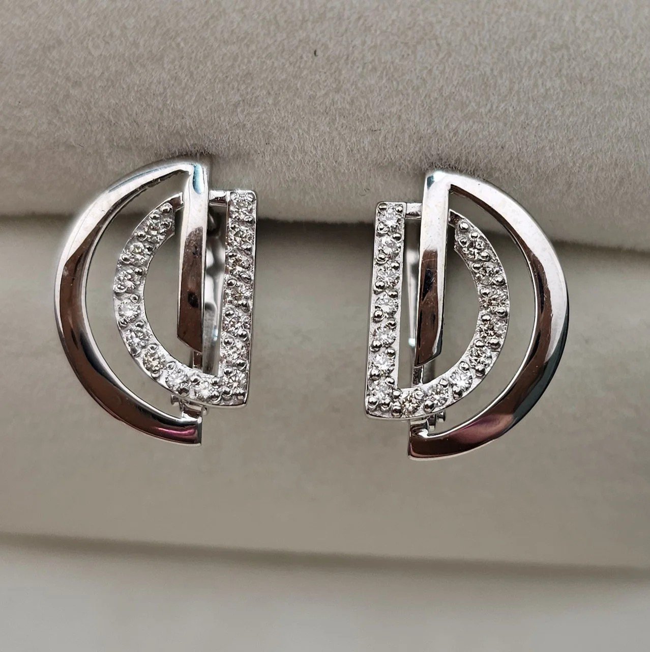 Серьги Deimantas 107573345 2,07гр 0,263ct. купить,NaN
