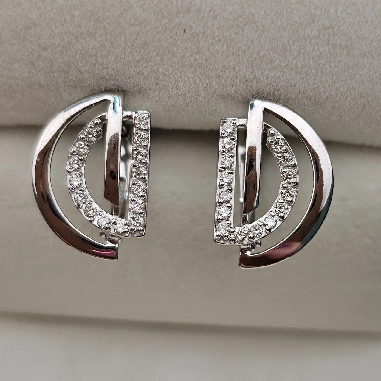Серьги Deimantas 107573345 2,07гр 0,263ct. купить,NaN