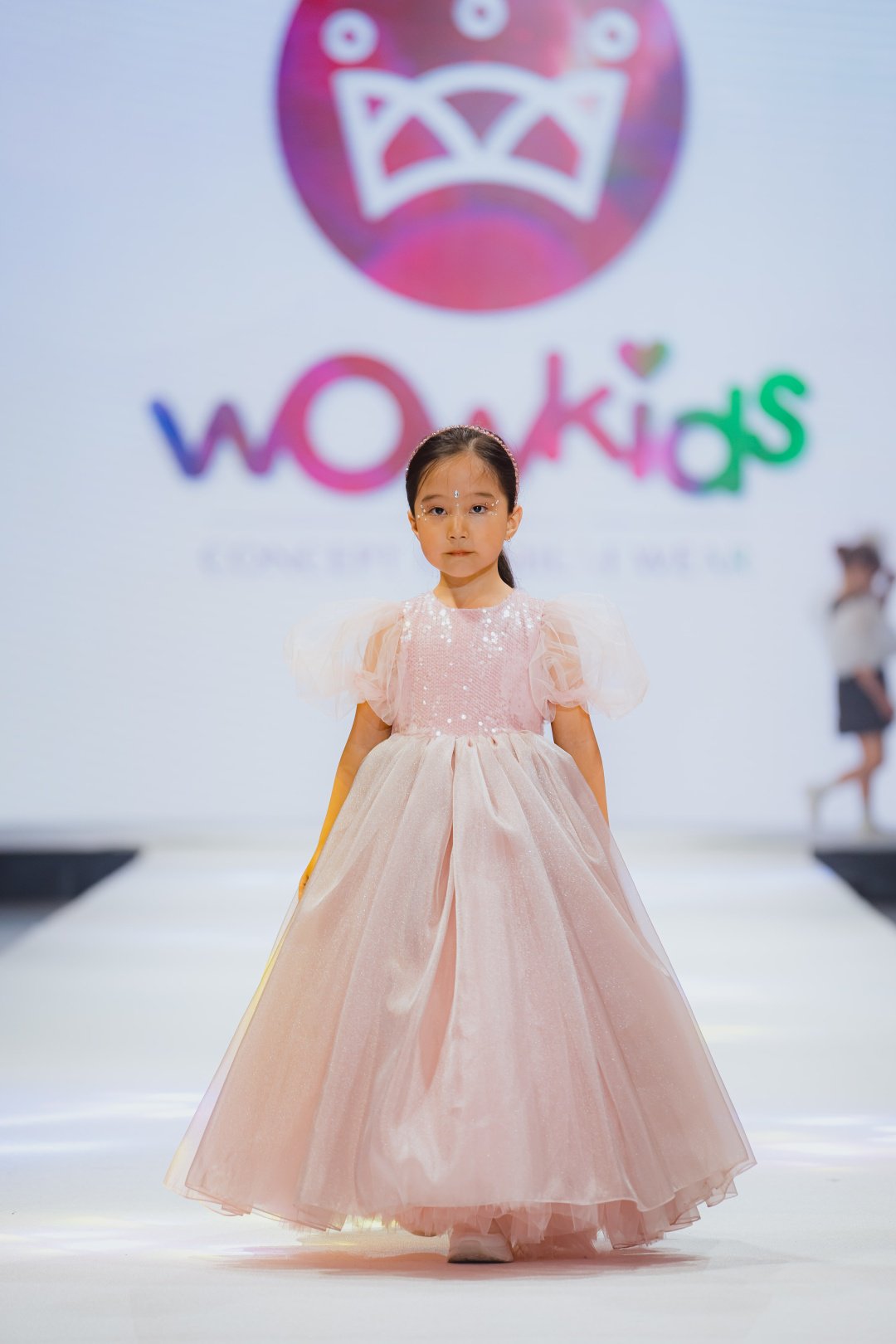 Нарядное платье WOW KIDS розовый