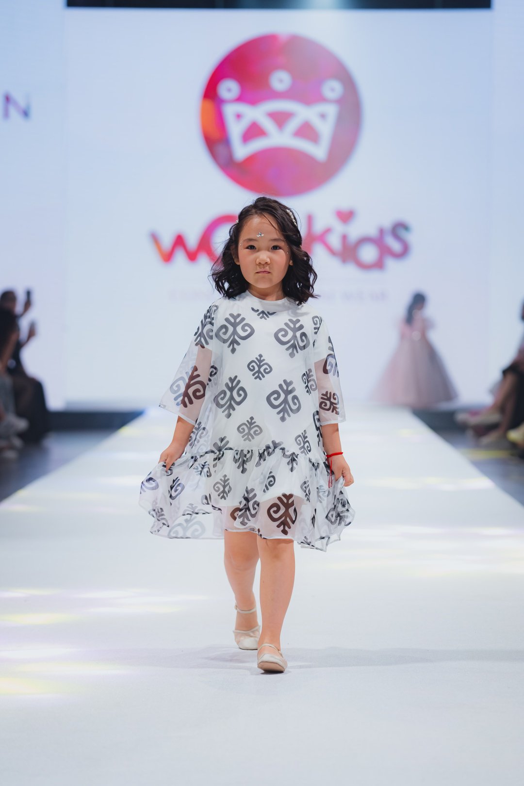 Нарядное платье WOW KIDS белый