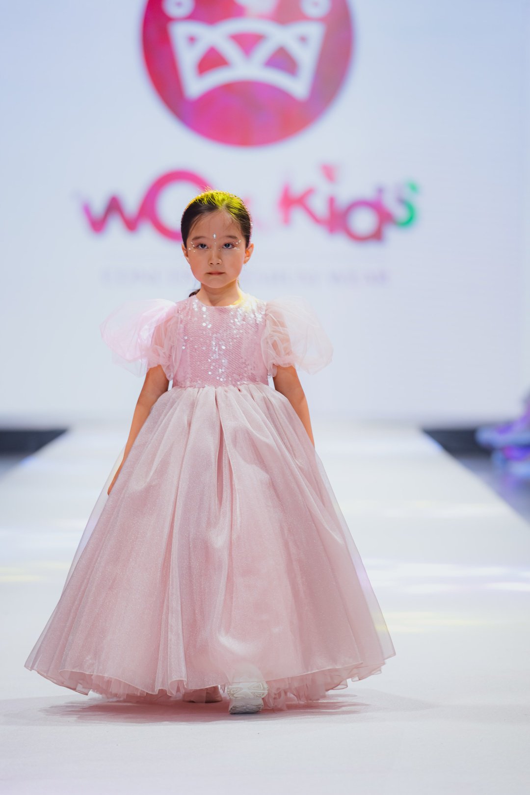 Нарядное платье WOW KIDS розовый