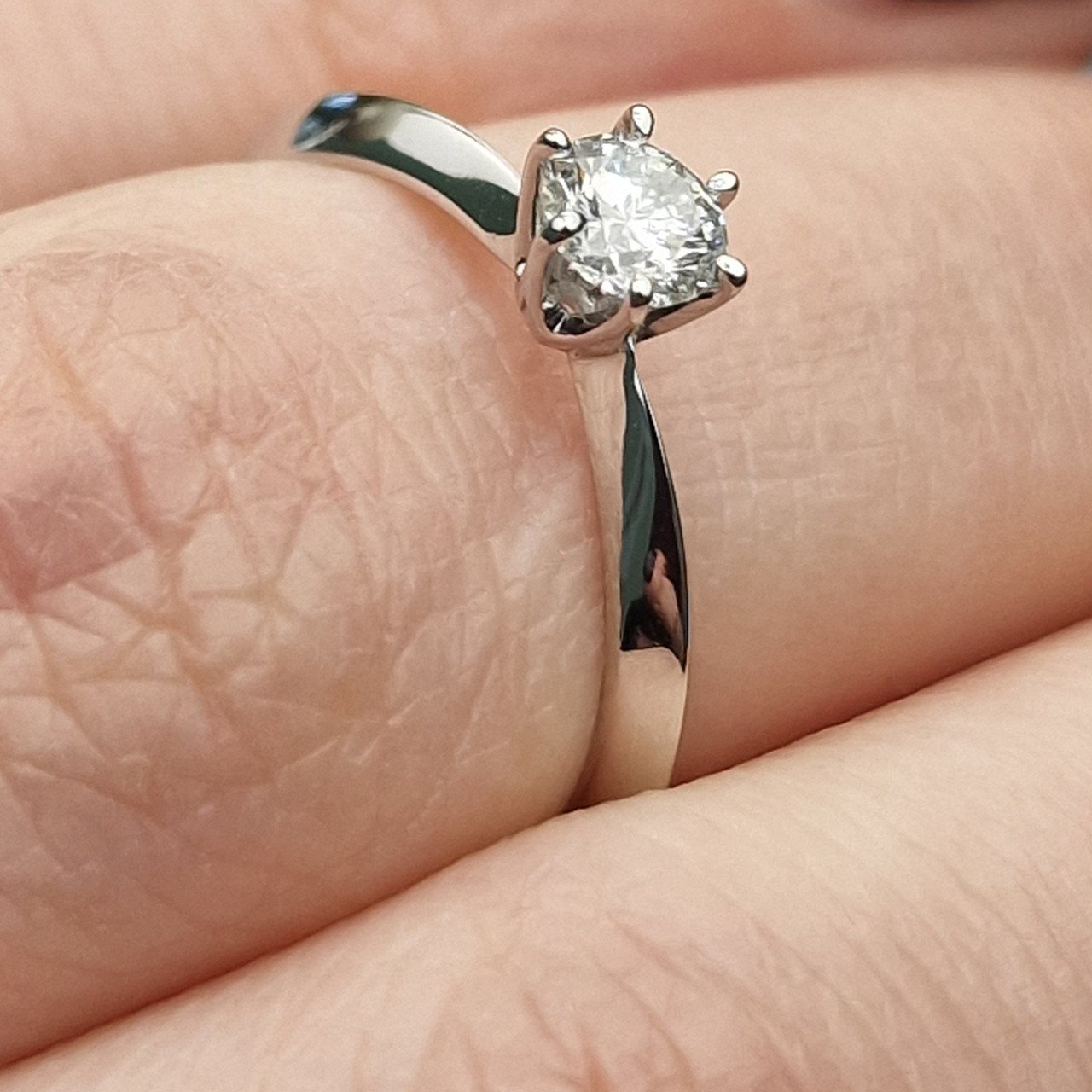 Кольцо Deimantas 100592524 16р 1,05гр 0,286ct. купить,NaN
