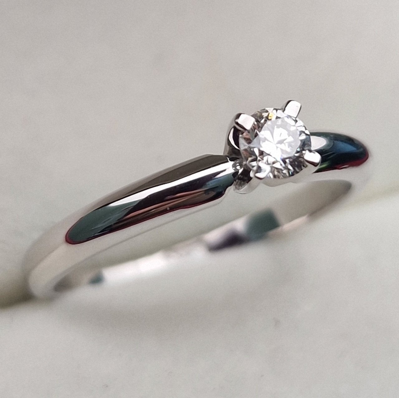 Кольцо Deimantas 100592624 17,5р 2,36гр 0,20ct. купить,NaN