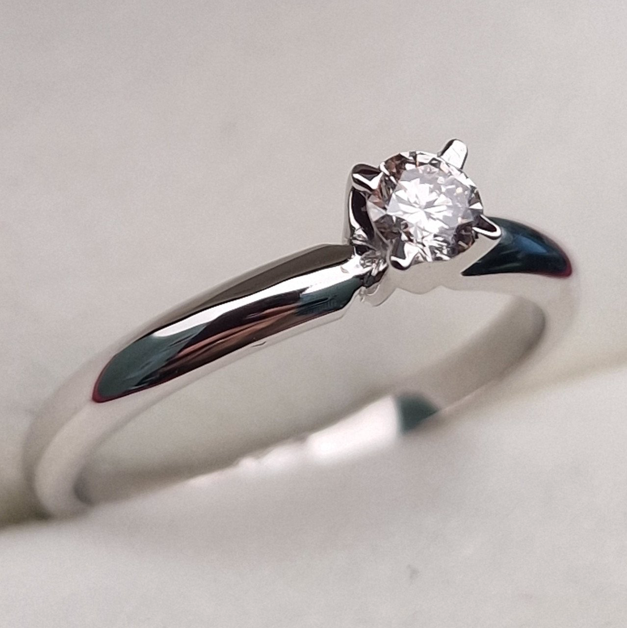 Кольцо Deimantas 100592624 17,5р 2,36гр 0,20ct. купить,NaN