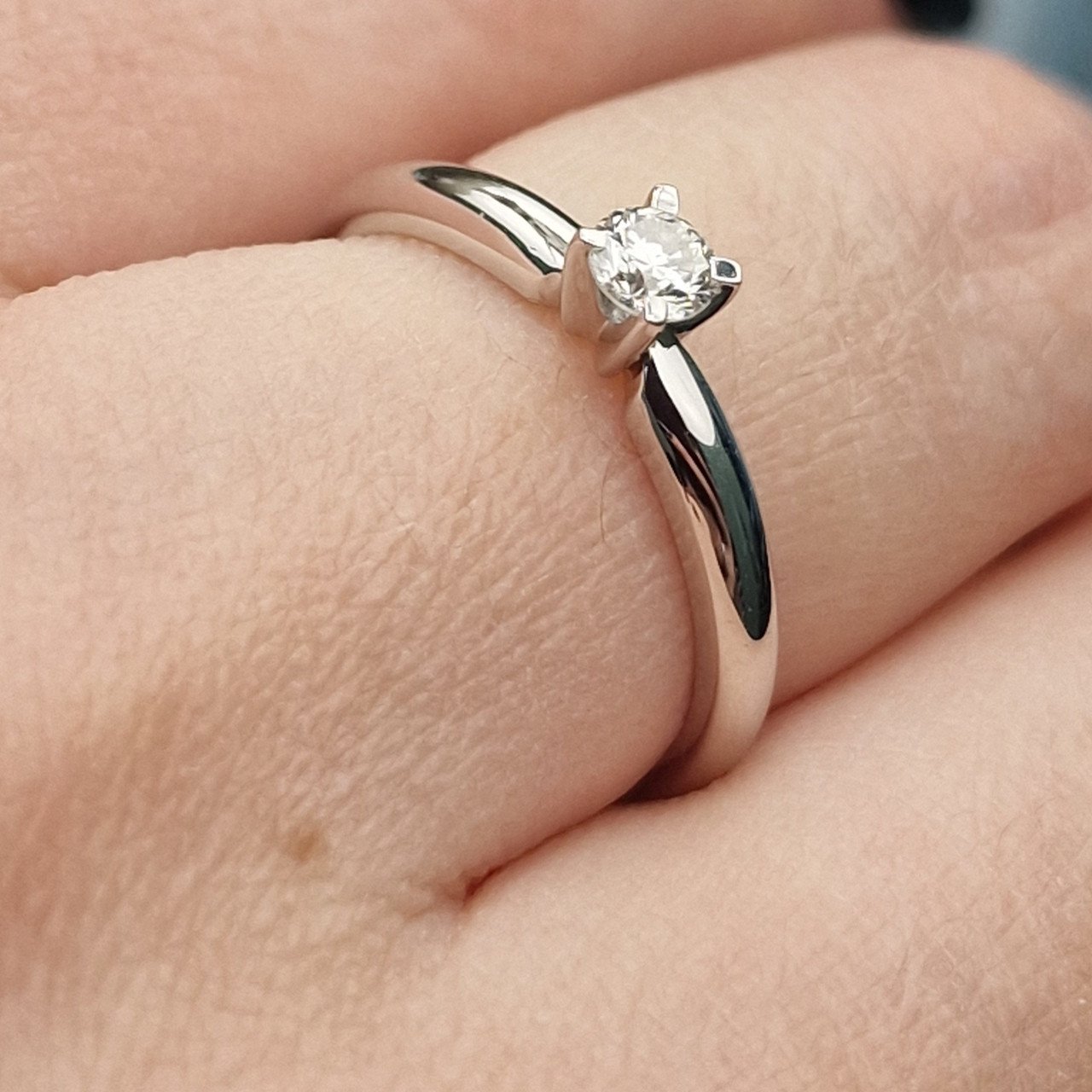 Кольцо Deimantas 100592624 17,5р 2,36гр 0,20ct. купить,NaN