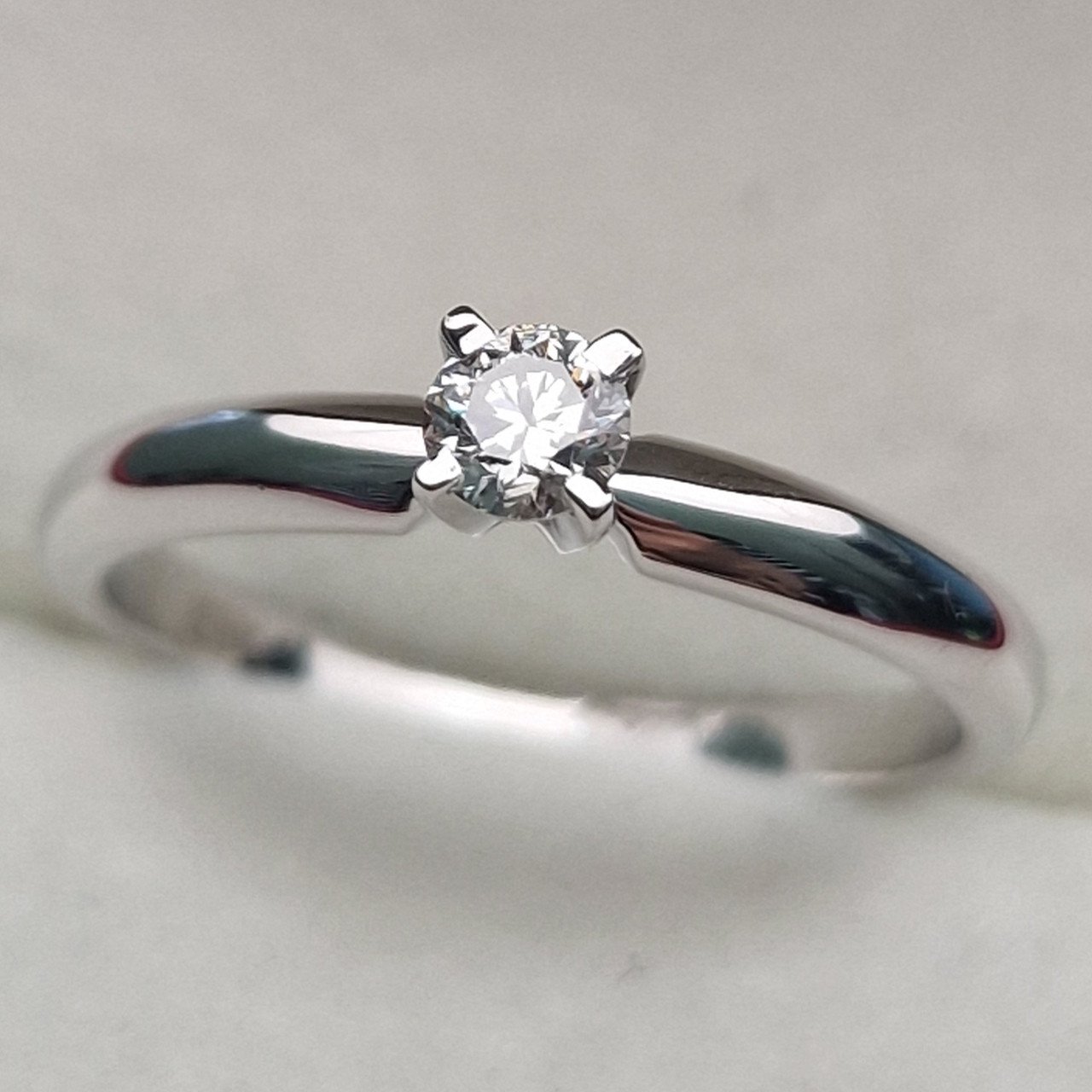 Кольцо Deimantas 100592624 17,5р 2,36гр 0,20ct. купить,NaN