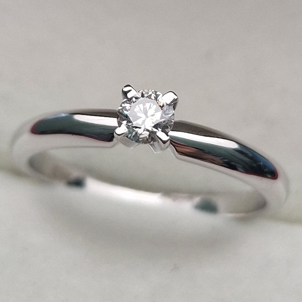 Кольцо Deimantas 100592624 17,5р 2,36гр 0,20ct. купить,NaN