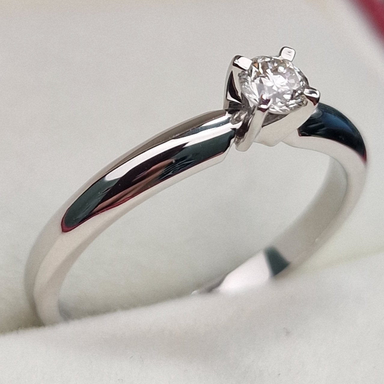 Кольцо Deimantas 100592624 17,5р 2,36гр 0,20ct. купить,NaN
