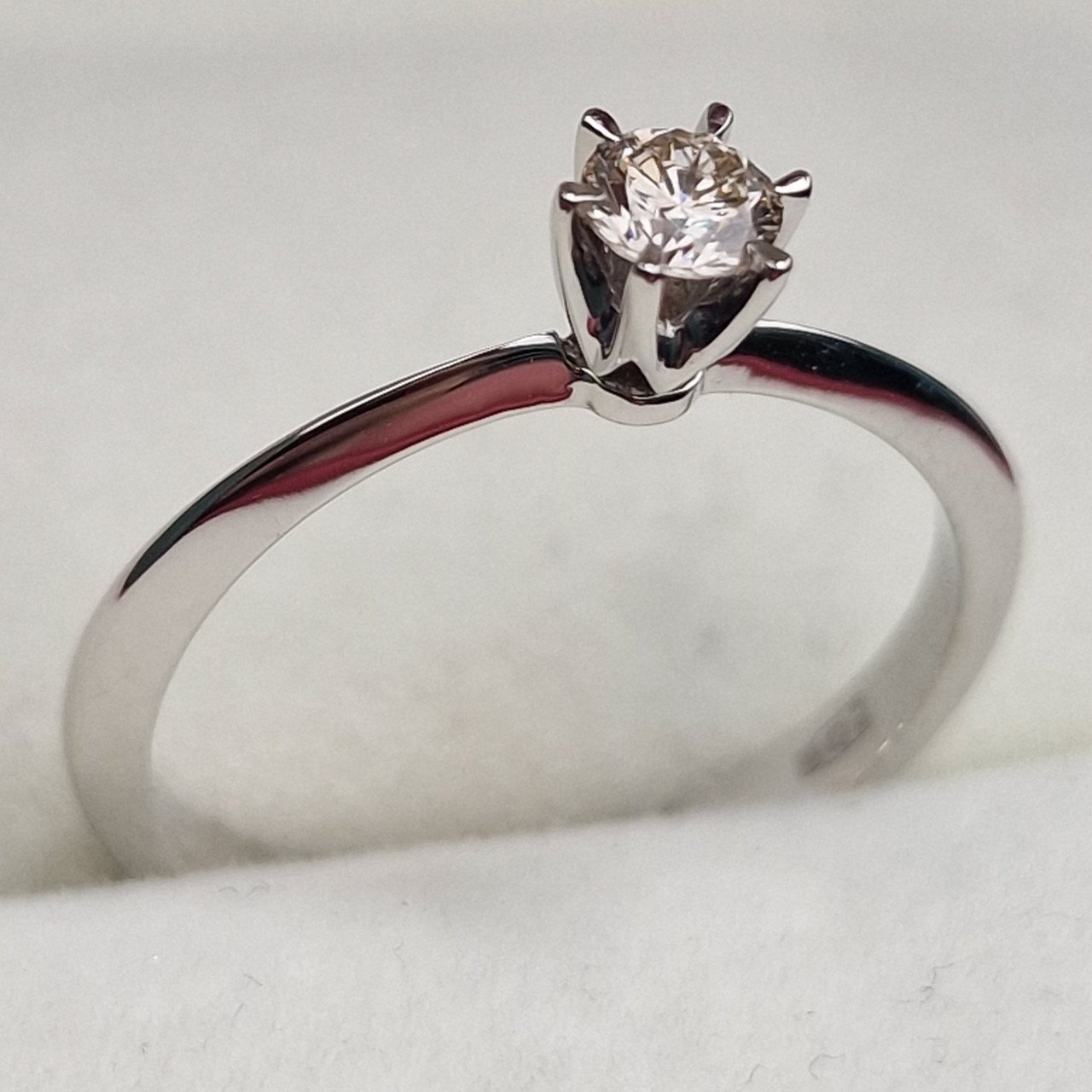 Кольцо Deimantas 100592666 16,5р 1,73гр 0,17ct. купить,NaN