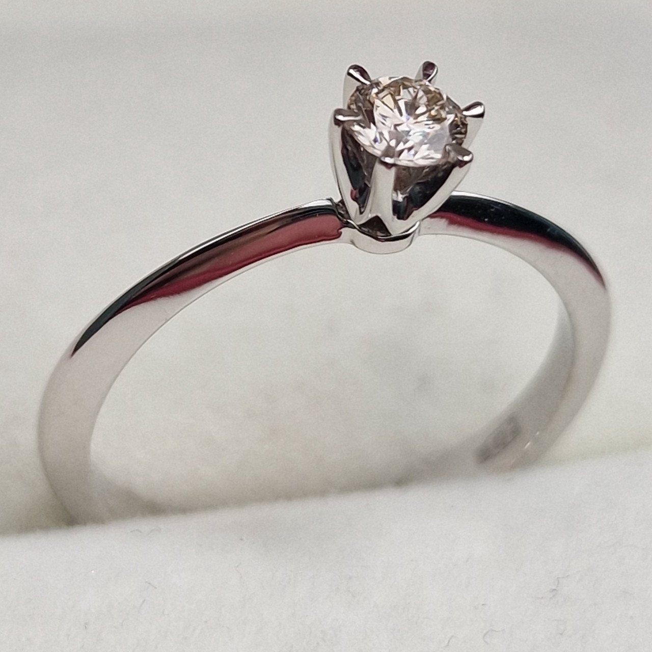 Кольцо Deimantas 100592666 16,5р 1,73гр 0,17ct. купить,NaN