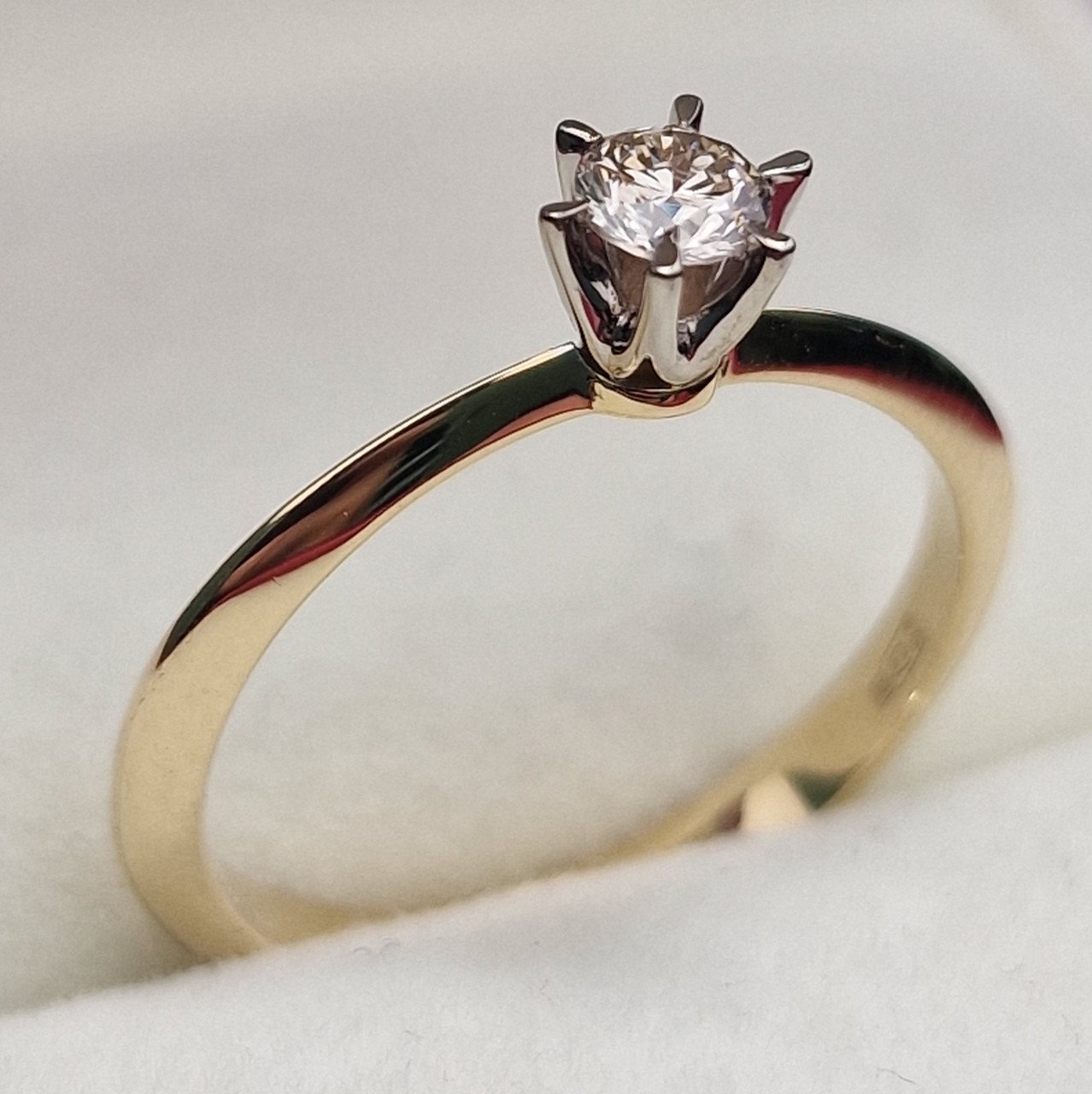 Кольцо Deimantas 100592672 16,5р 1,82гр 0,19ct. купить,NaN