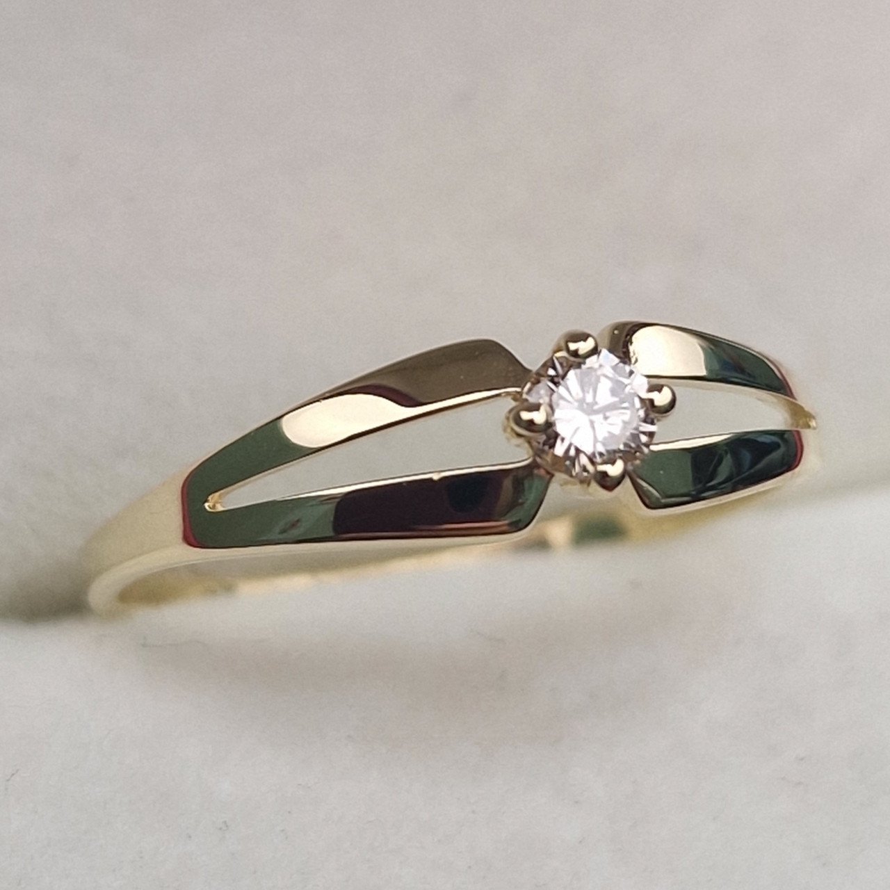Кольцо Deimantas 100592459 16,5р 1,07гр 0,10ct. купить,NaN