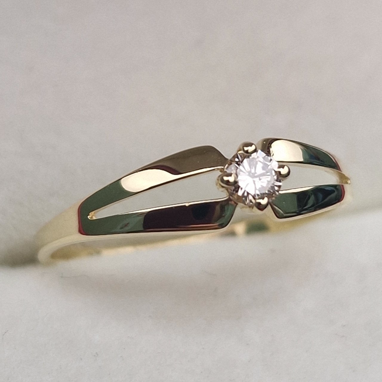 Кольцо Deimantas 100592459 16,5р 1,07гр 0,10ct. купить,NaN