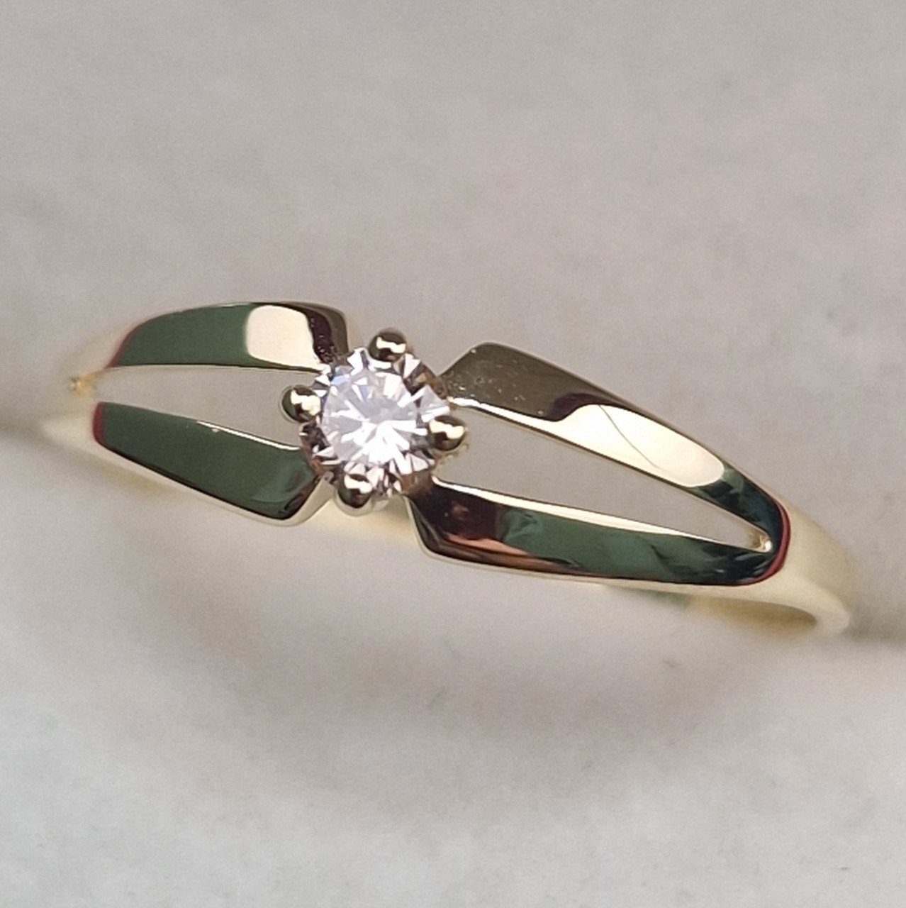 Кольцо Deimantas 100592459 16,5р 1,07гр 0,10ct. купить,NaN