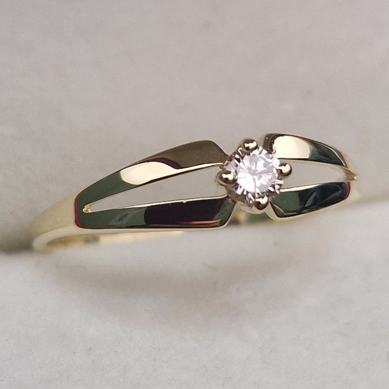 Кольцо Deimantas 100592459 16,5р 1,07гр 0,10ct. купить,NaN