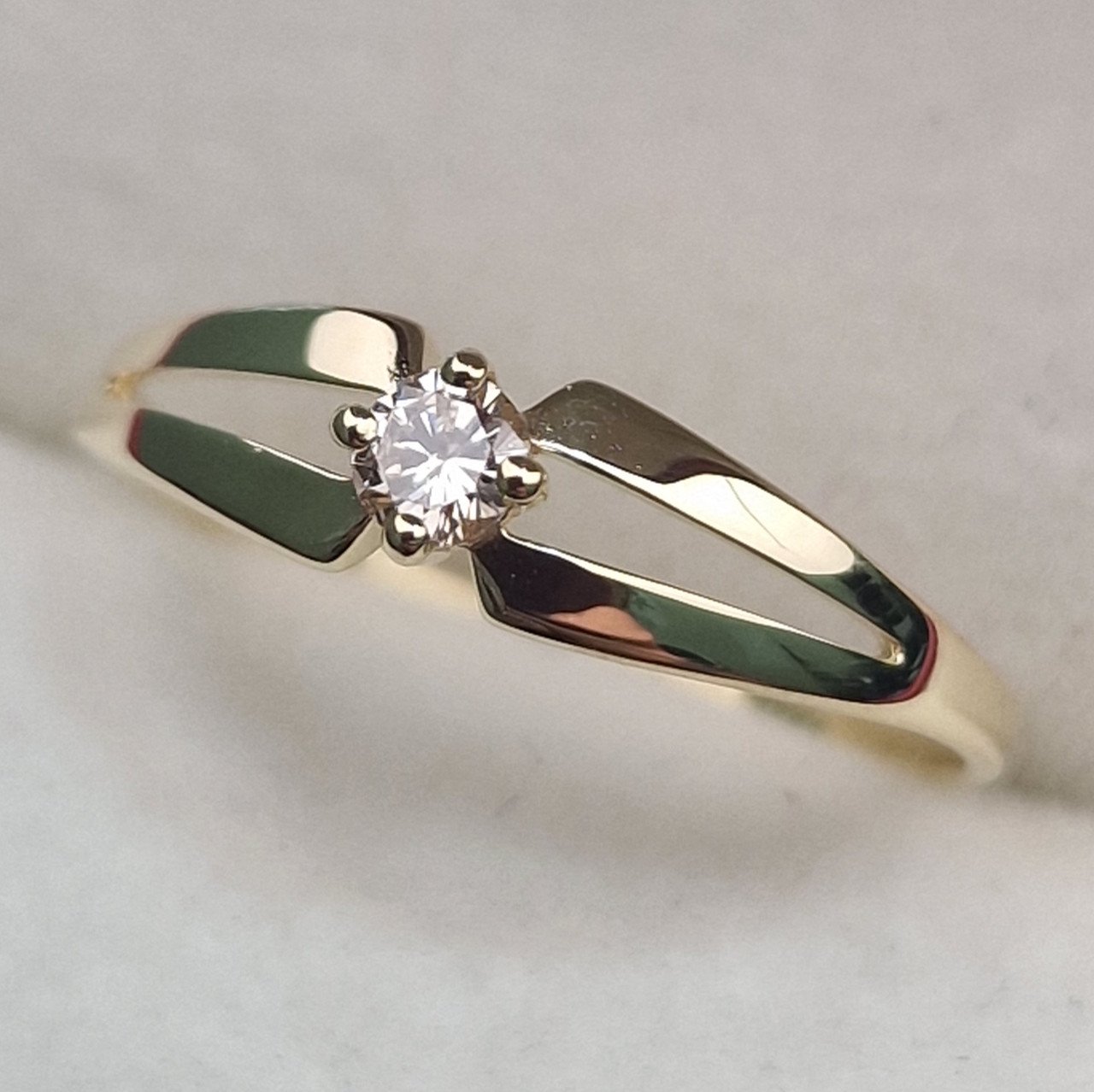 Кольцо Deimantas 100592459 16,5р 1,07гр 0,10ct. купить,NaN