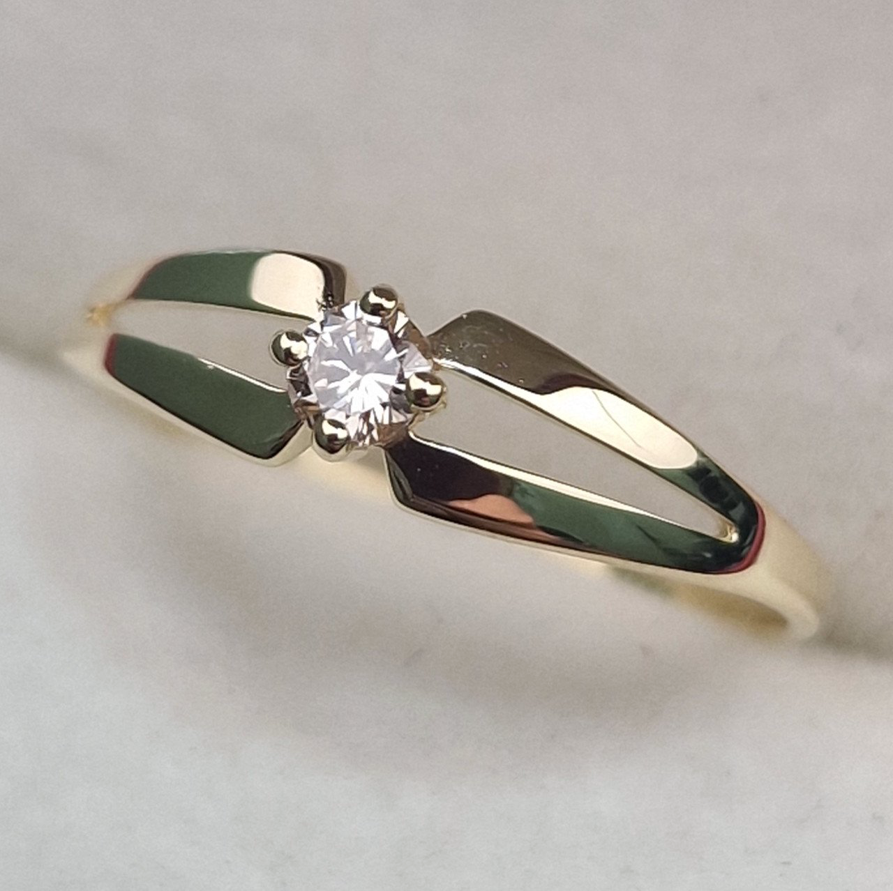 Кольцо Deimantas 100592459 16,5р 1,07гр 0,10ct. купить,NaN