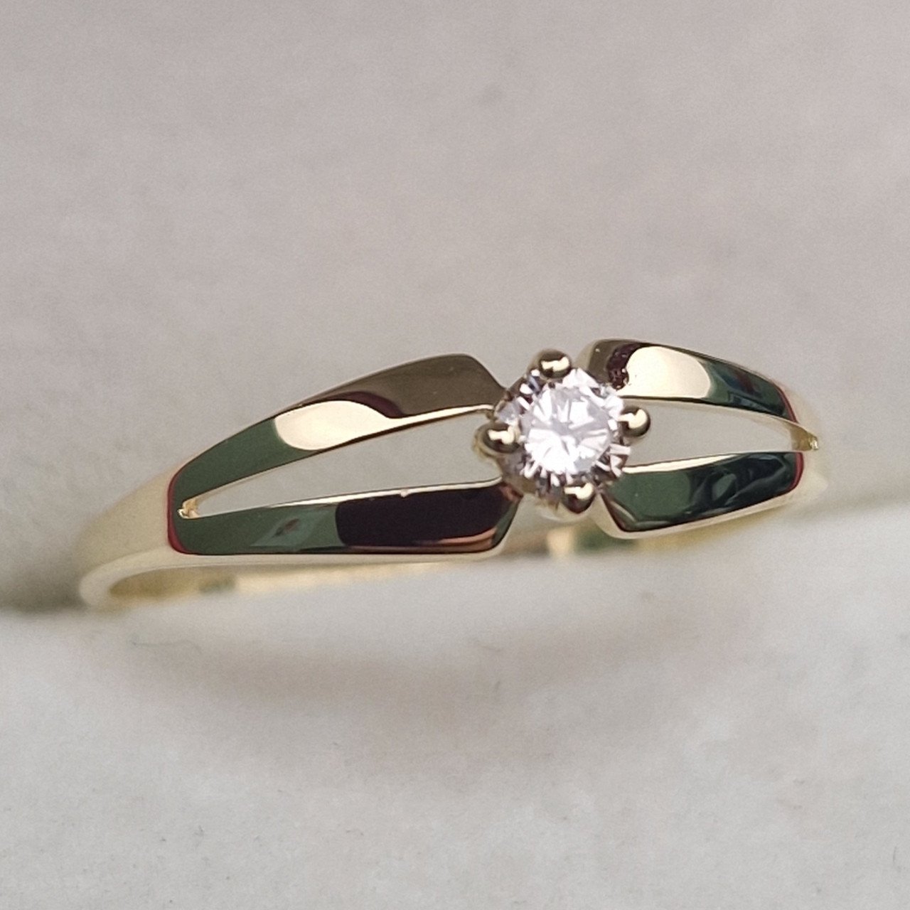 Кольцо Deimantas 100592459 16,5р 1,07гр 0,10ct. купить,NaN