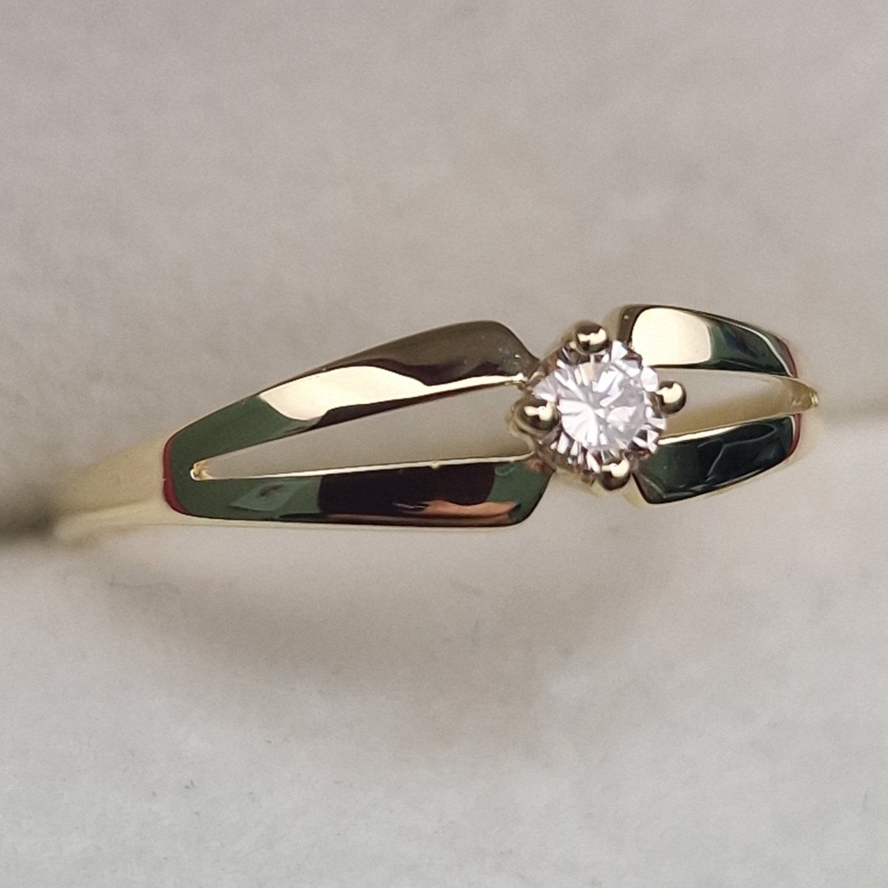 Кольцо Deimantas 100592459 16,5р 1,07гр 0,10ct. купить,NaN