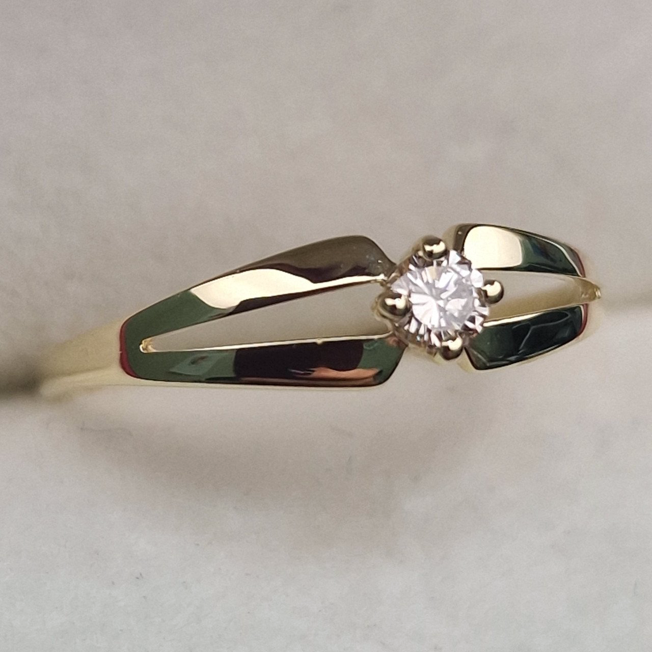 Кольцо Deimantas 100592459 16,5р 1,07гр 0,10ct. купить,NaN