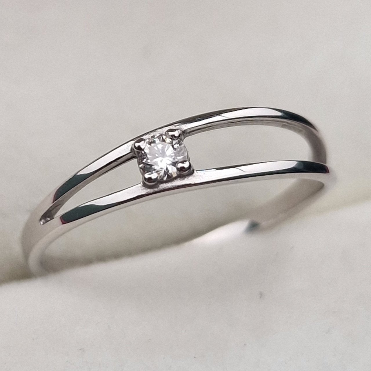 Кольцо Deimantas 100592477 16р 0,9гр 0,05ct. купить,NaN