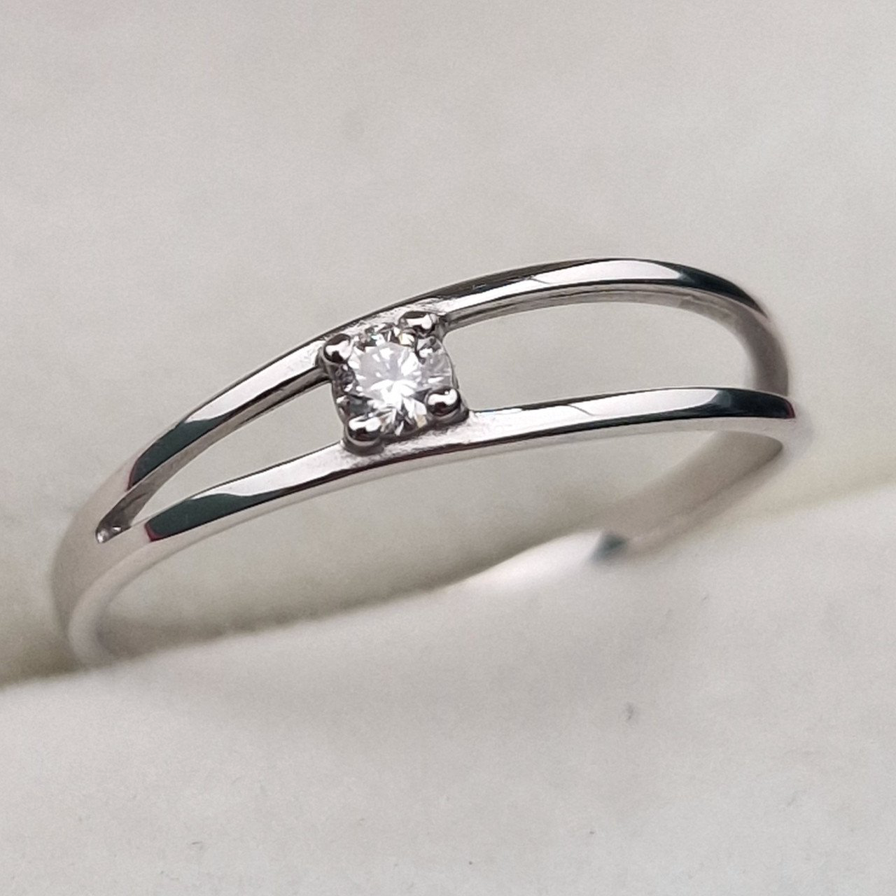 Кольцо Deimantas 100592477 16р 0,9гр 0,05ct. купить,NaN