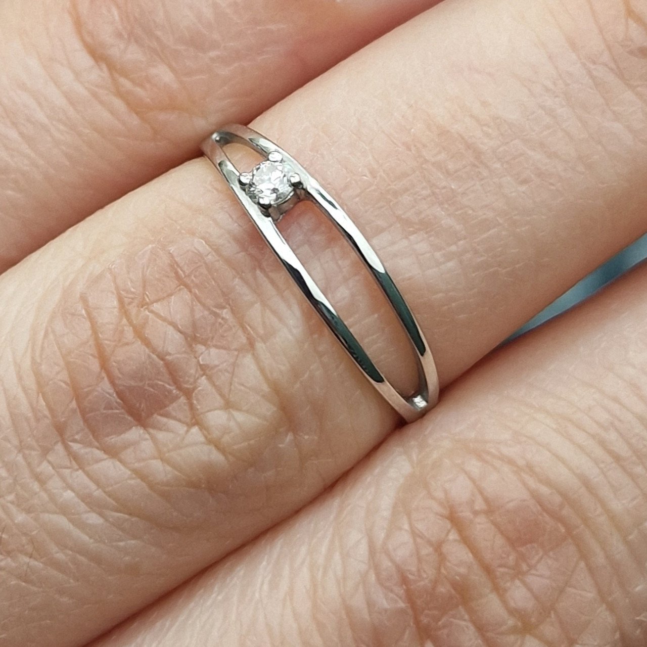 Кольцо Deimantas 100592477 16р 0,9гр 0,05ct. купить,NaN