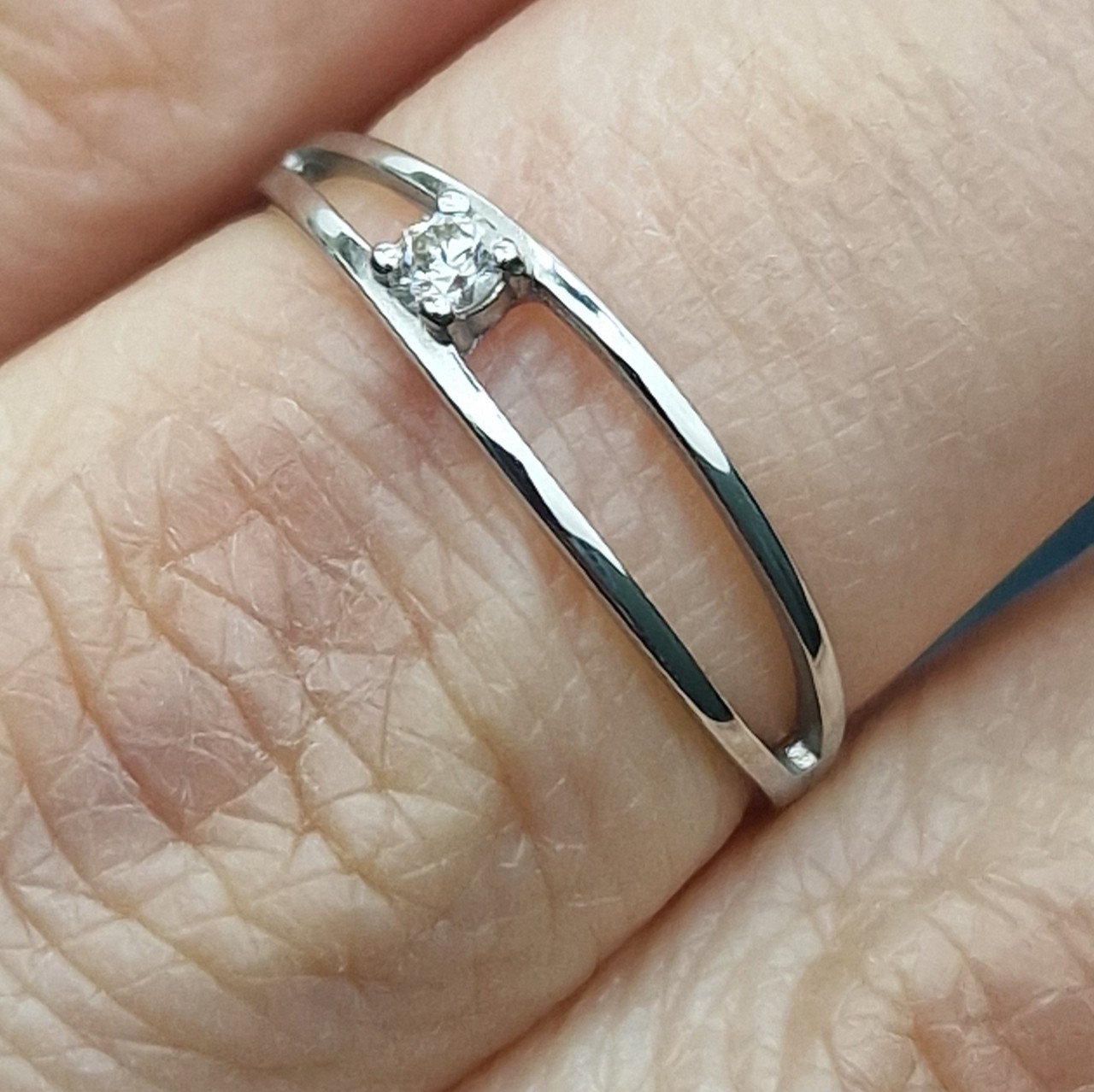 Кольцо Deimantas 100592477 16р 0,9гр 0,05ct. купить,NaN