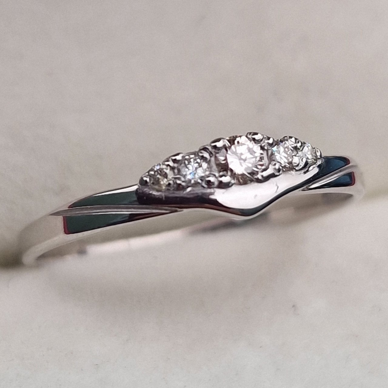 Кольцо Deimantas 100592484 16,5р 0,93гр 0,1ct. купить,NaN