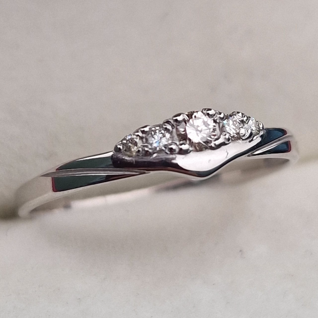 Кольцо Deimantas 100592484 16,5р 0,93гр 0,1ct. купить,NaN