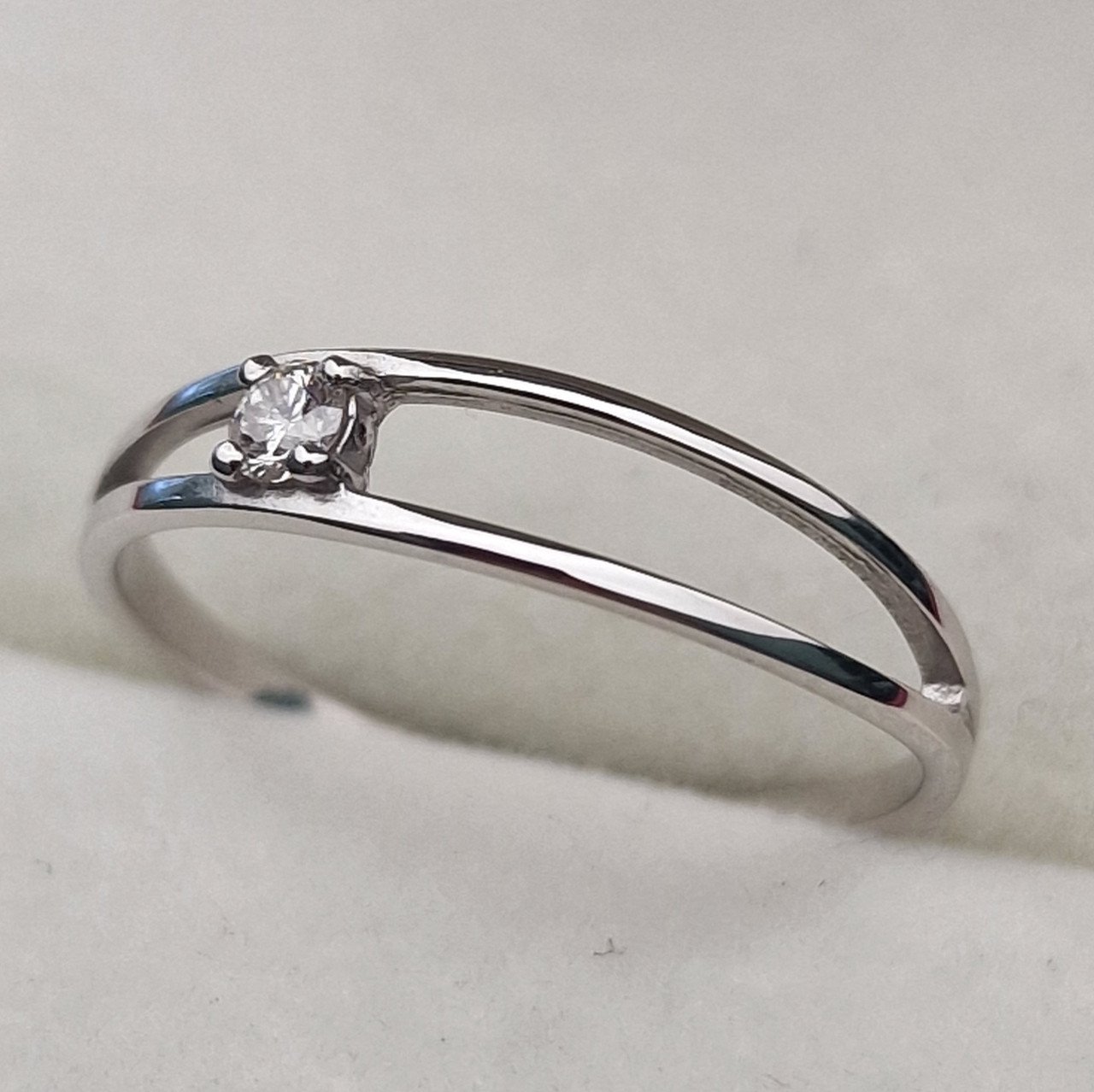 Кольцо Deimantas 100592477 16р 0,9гр 0,05ct. купить,NaN