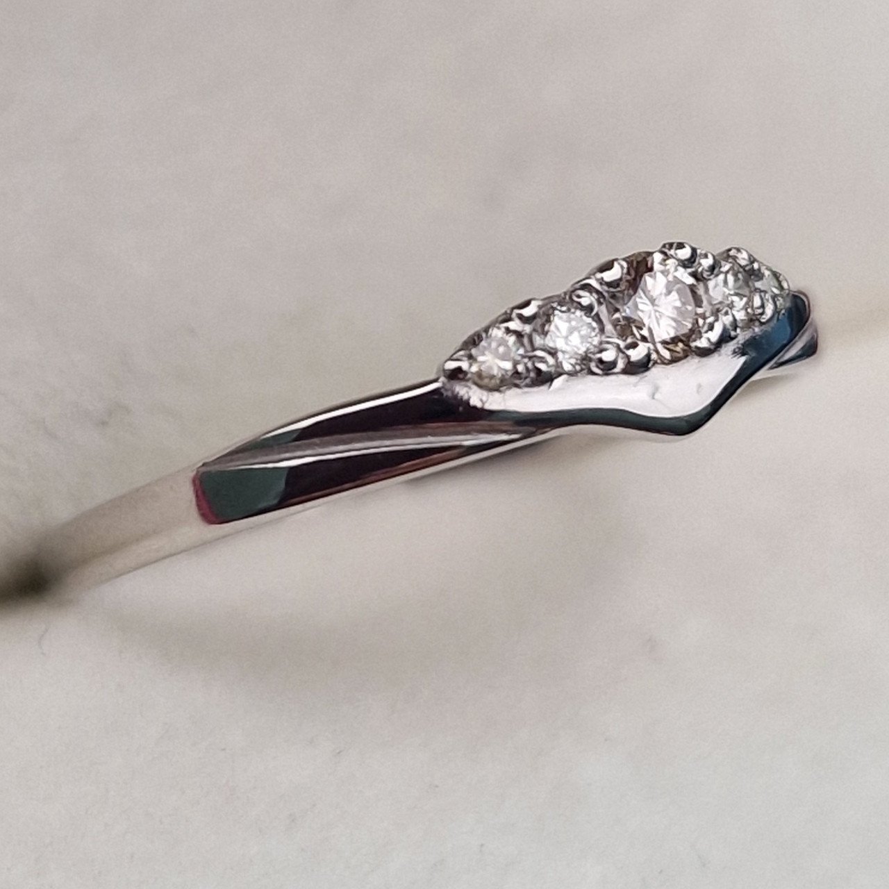 Кольцо Deimantas 100592484 16,5р 0,93гр 0,1ct. купить,NaN