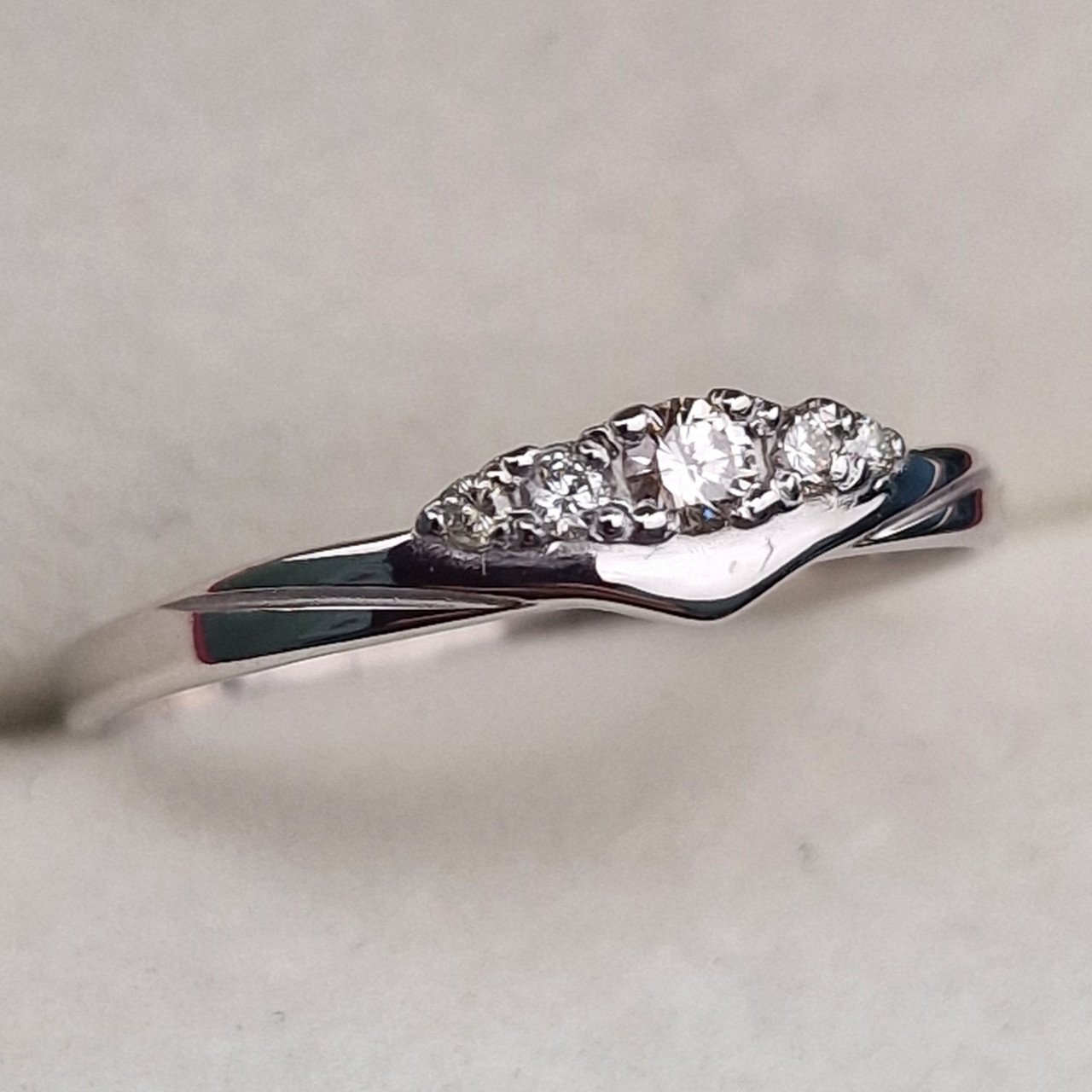 Кольцо Deimantas 100592484 16,5р 0,93гр 0,1ct. купить,NaN