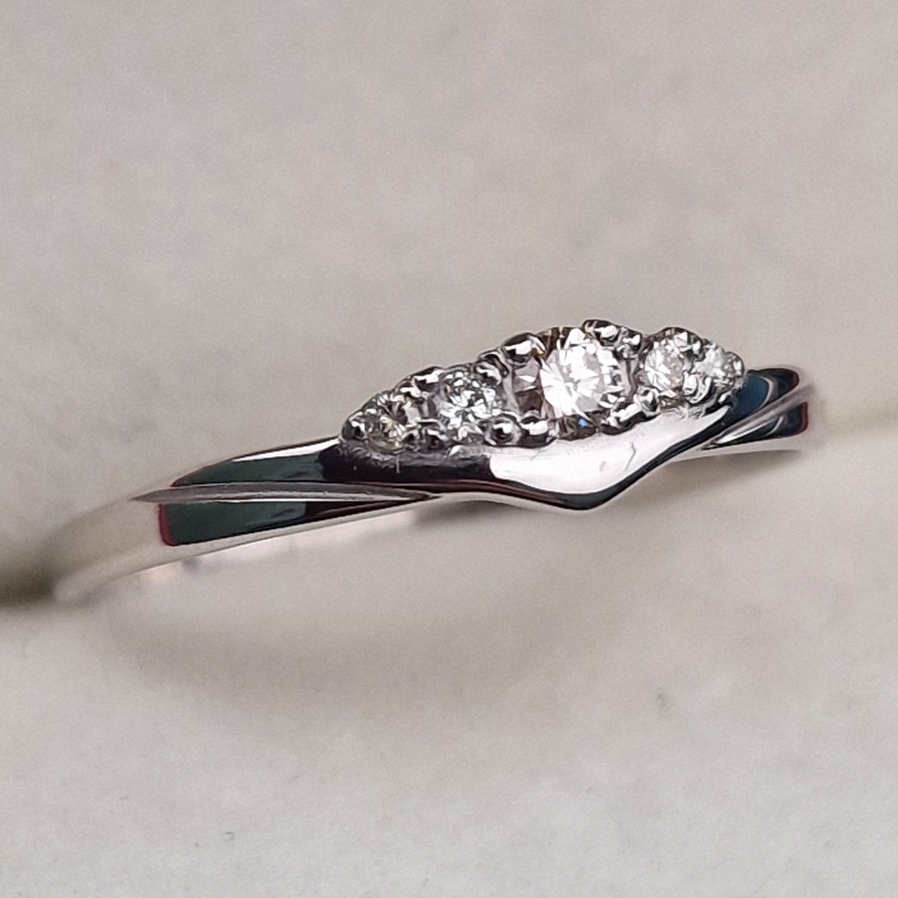 Кольцо Deimantas 100592484 16,5р 0,93гр 0,1ct. купить,NaN