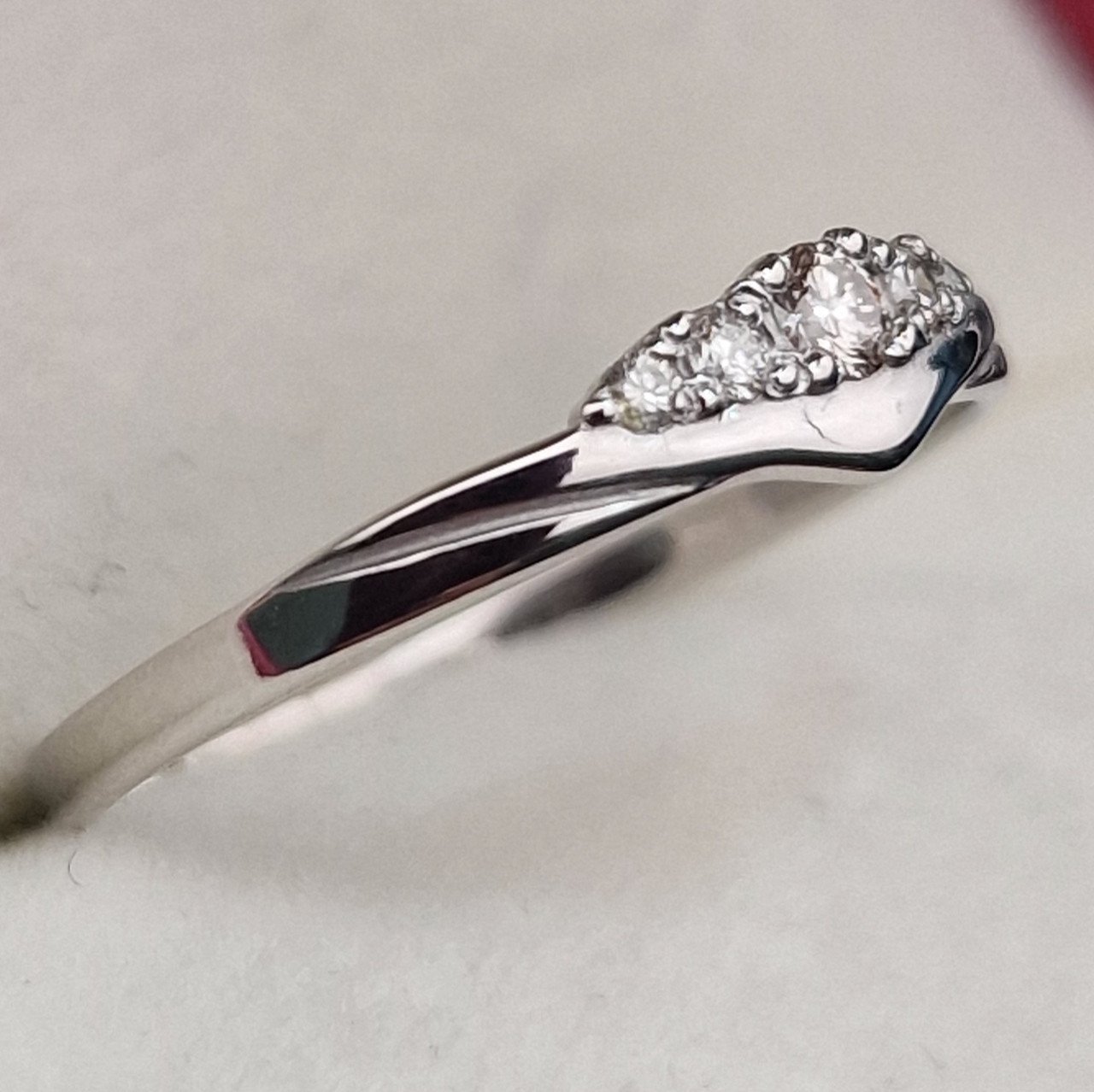 Кольцо Deimantas 100592484 16,5р 0,93гр 0,1ct. купить,NaN