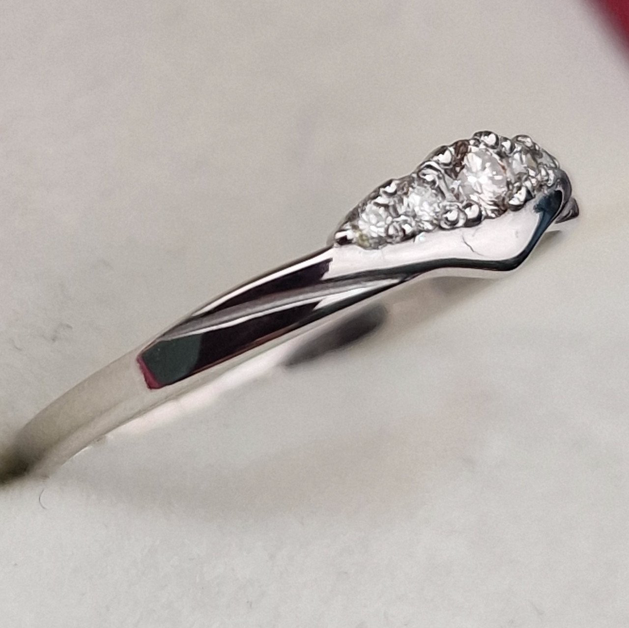 Кольцо Deimantas 100592484 16,5р 0,93гр 0,1ct. купить,NaN