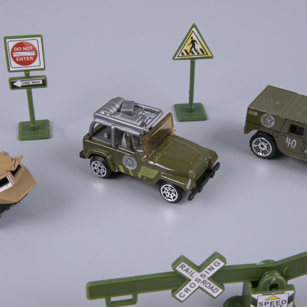 Игровой набор XinYu Военная база 15 предметов B  XY300B купить,0