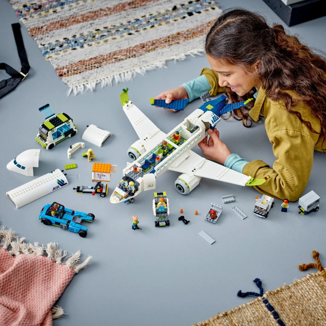 Конструктор Lego City Пассажирский самолет 60367 913 деталей купить,0