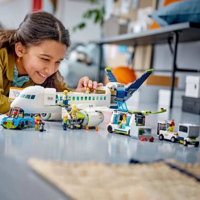 Конструктор Lego City Пассажирский самолет 60367 913 деталей купить,0