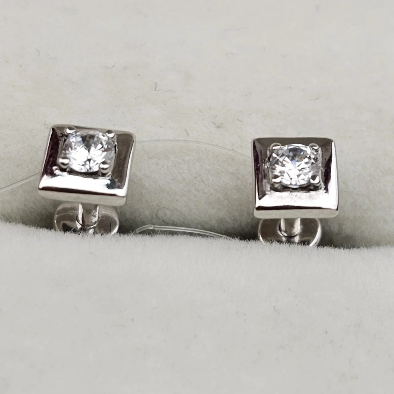 Серьги Deimantas 107772094 1,02гр. купить,NaN