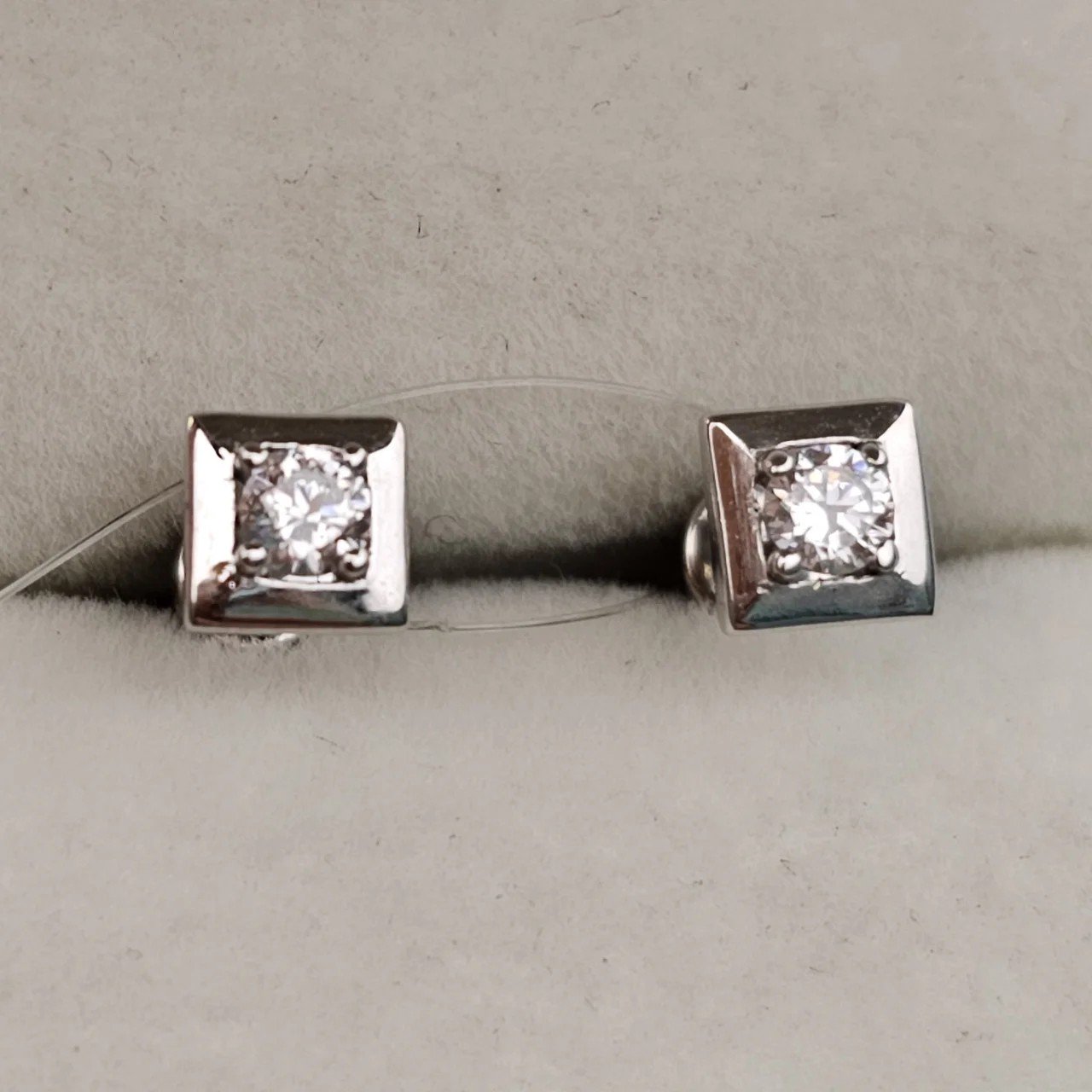 Серьги Deimantas 107772094 1,02гр. купить,NaN